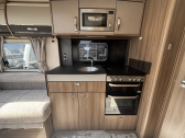 Swift Elegance Grande 835 2021